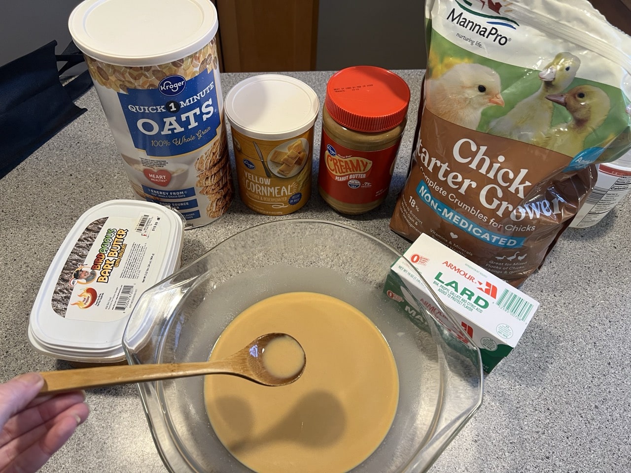 How to Make Bird Food With Peanut Butter